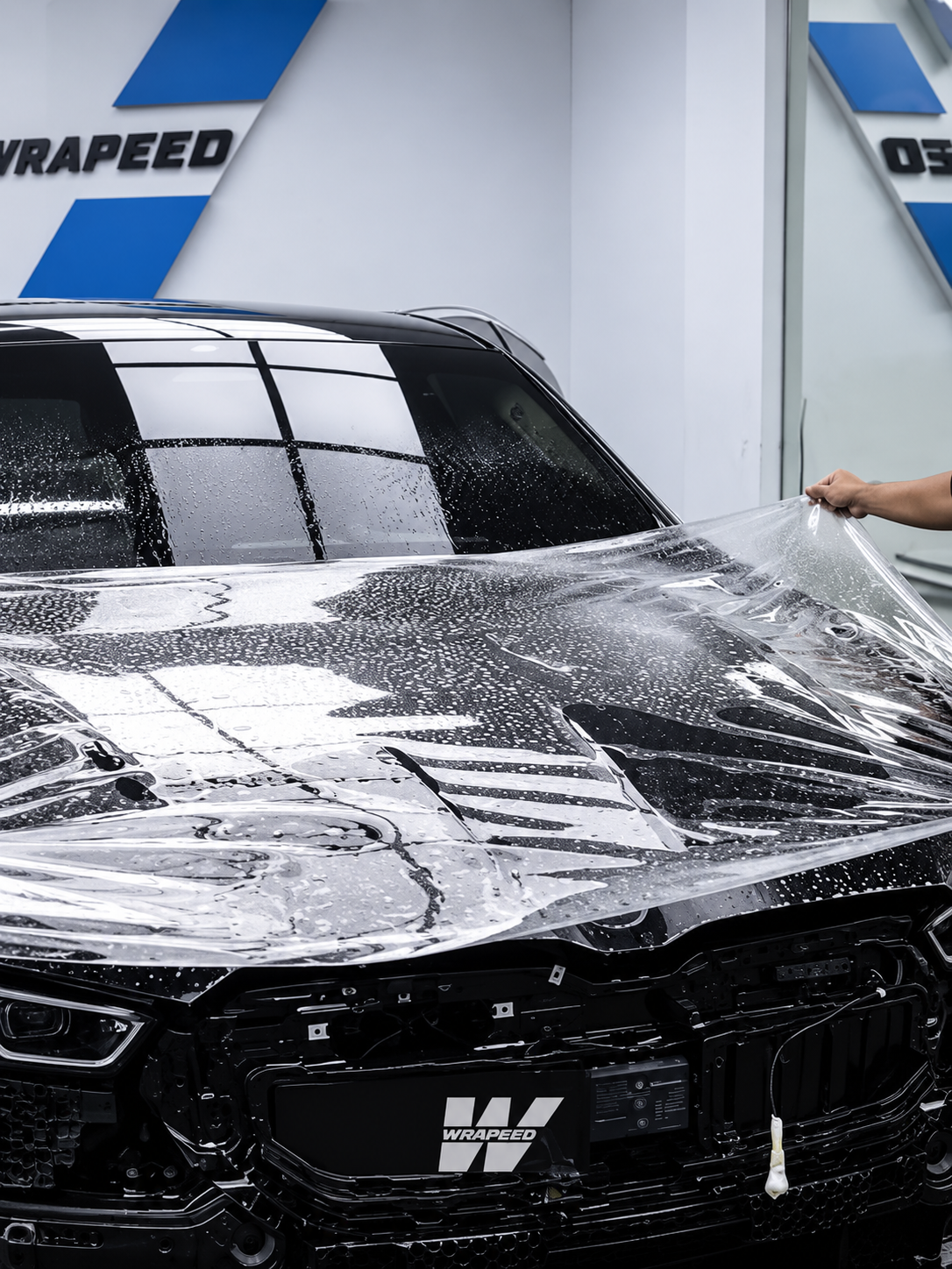 Proses pemasangan PPF mobil di WRAPEED